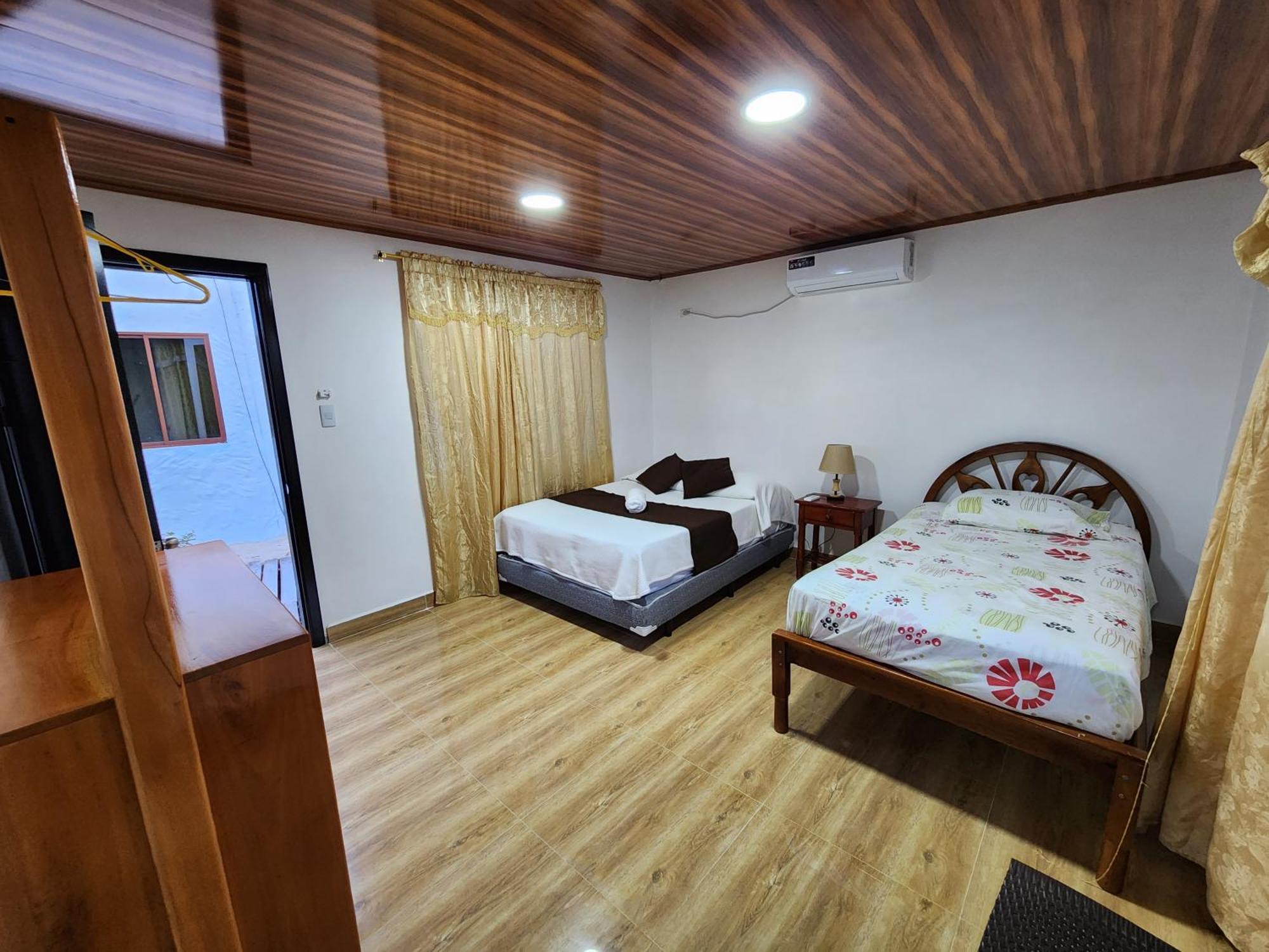 Hotel La Jungla Puerto Villamil Buitenkant foto