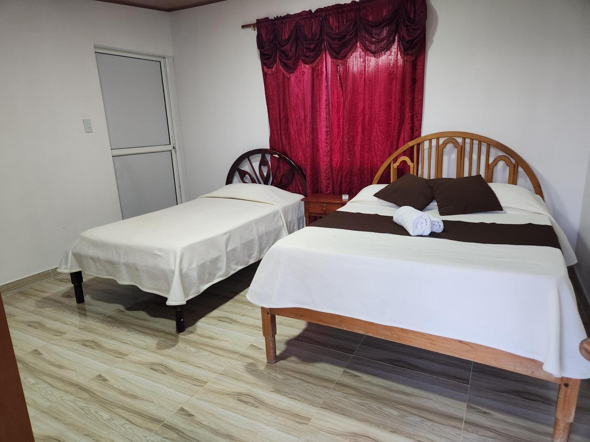 Hotel La Jungla Puerto Villamil Buitenkant foto