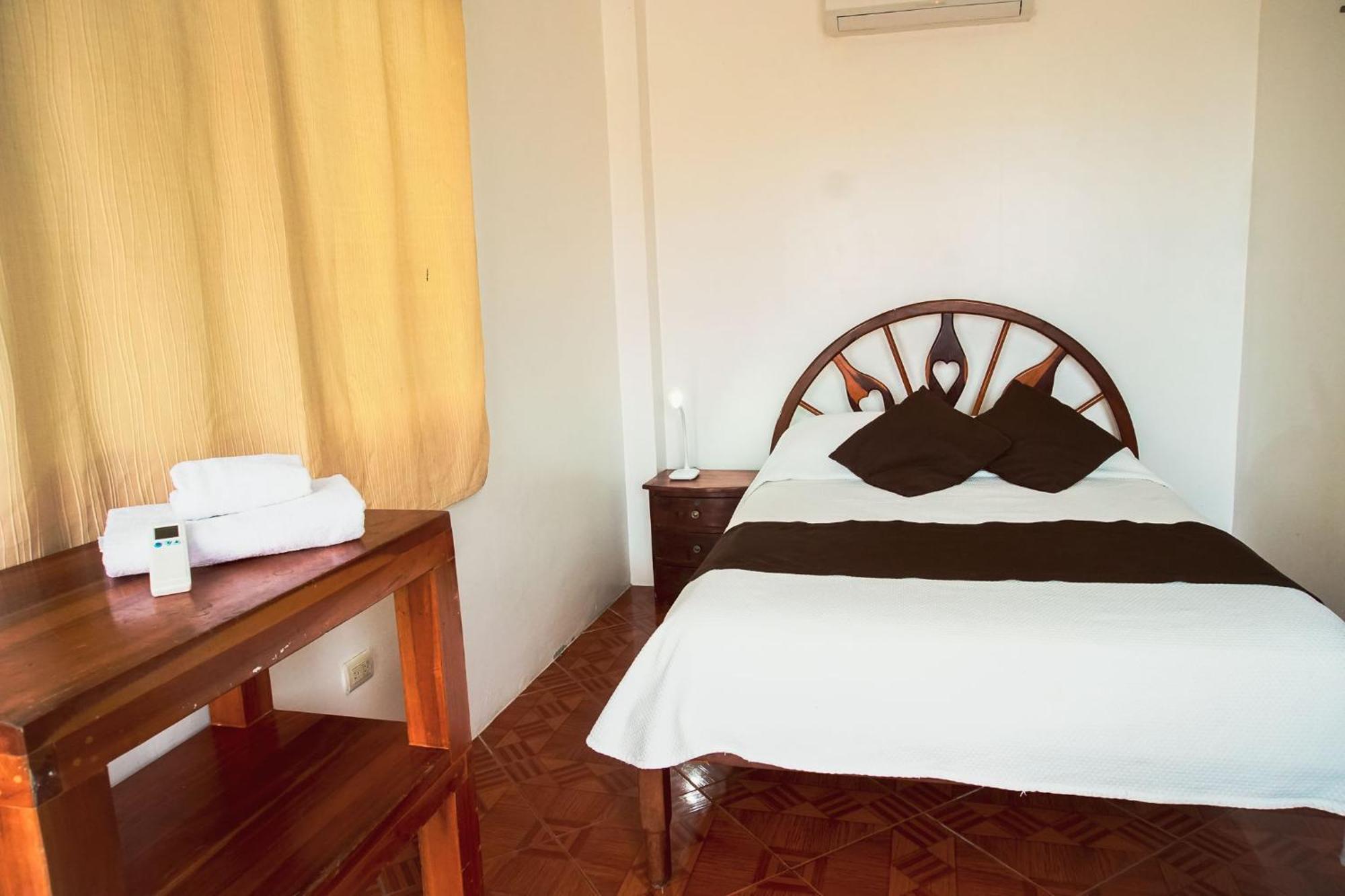 Hotel La Jungla Puerto Villamil Buitenkant foto