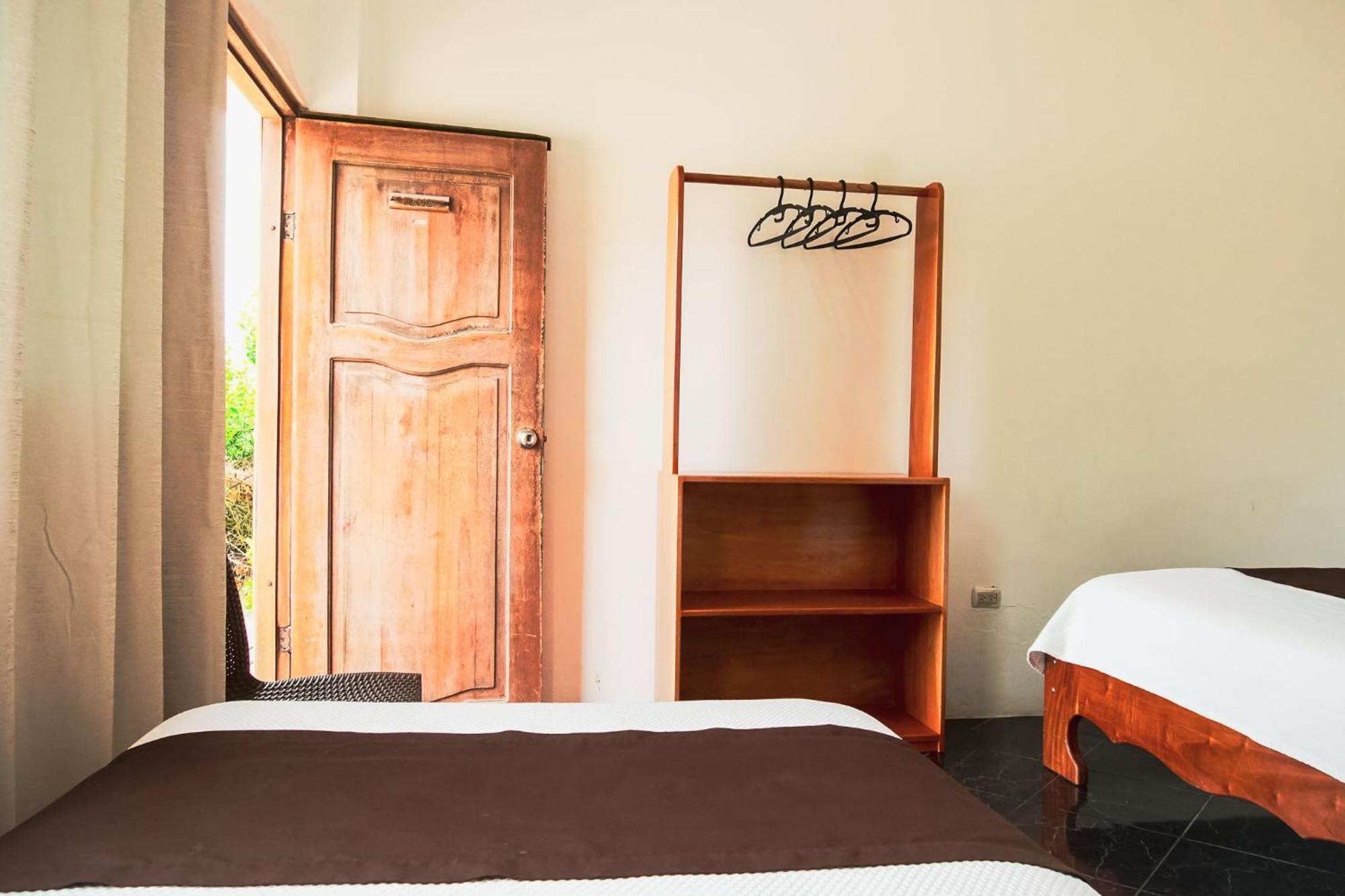 Hotel La Jungla Puerto Villamil Buitenkant foto