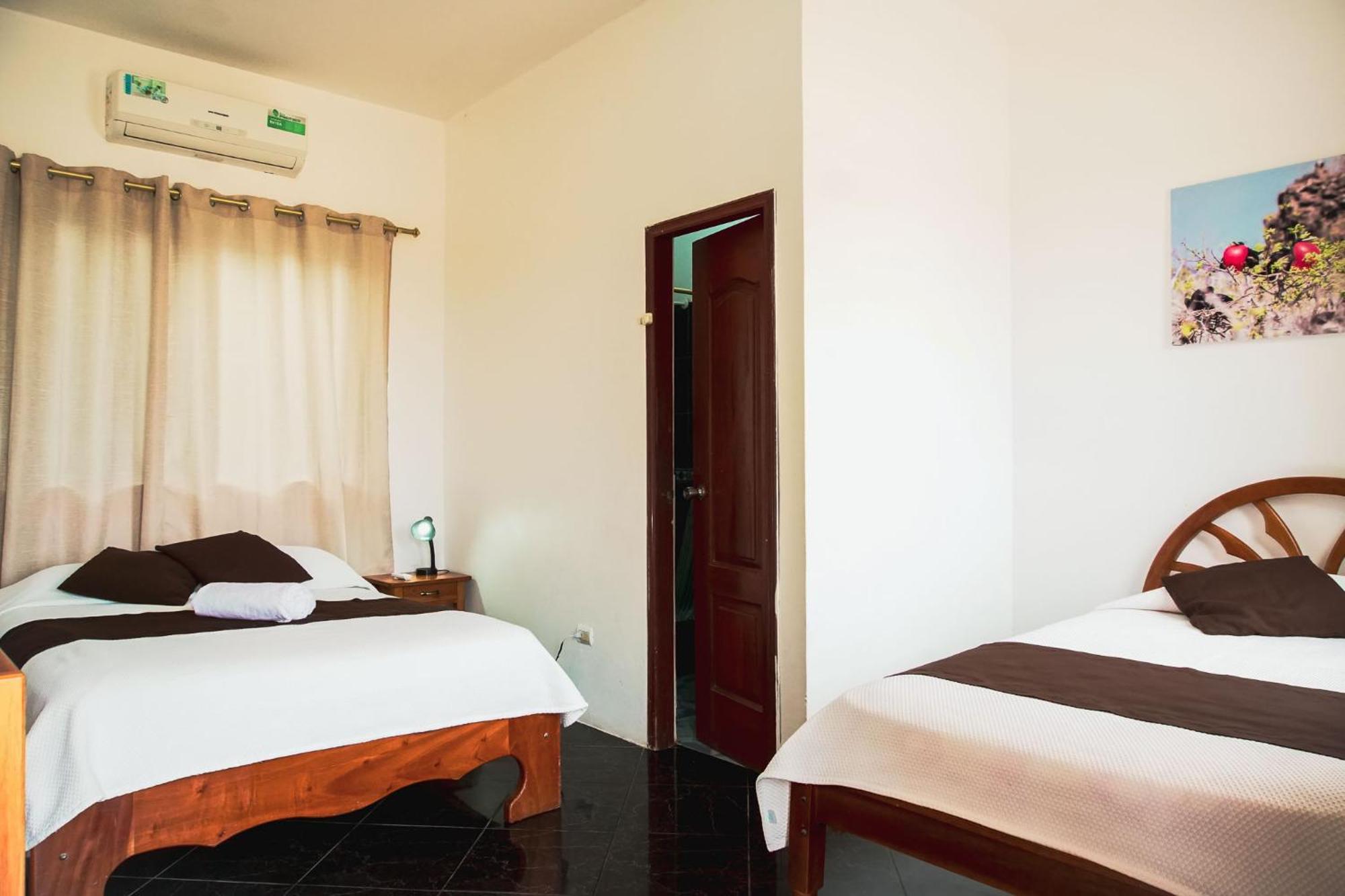Hotel La Jungla Puerto Villamil Buitenkant foto