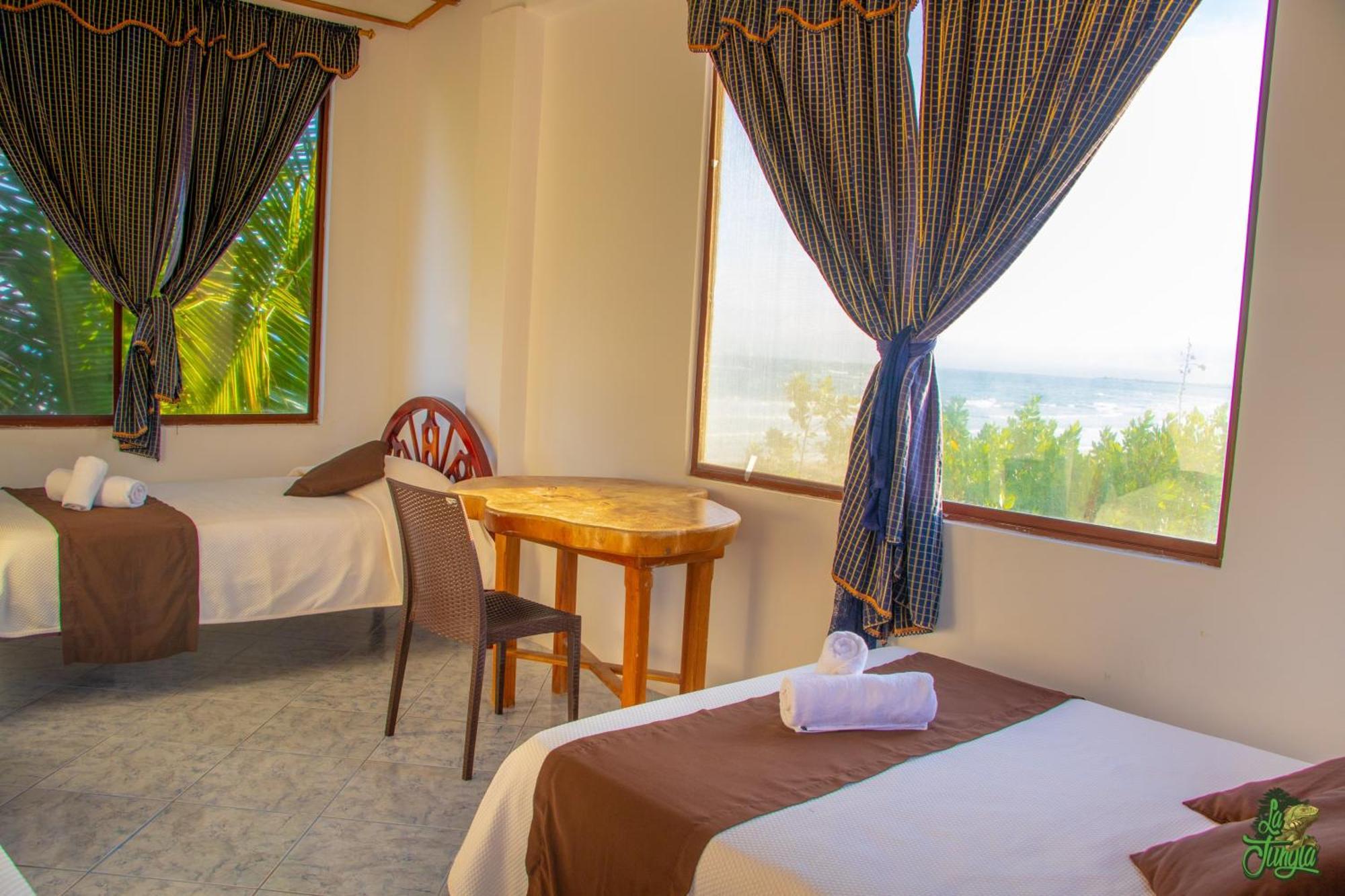 Hotel La Jungla Puerto Villamil Buitenkant foto