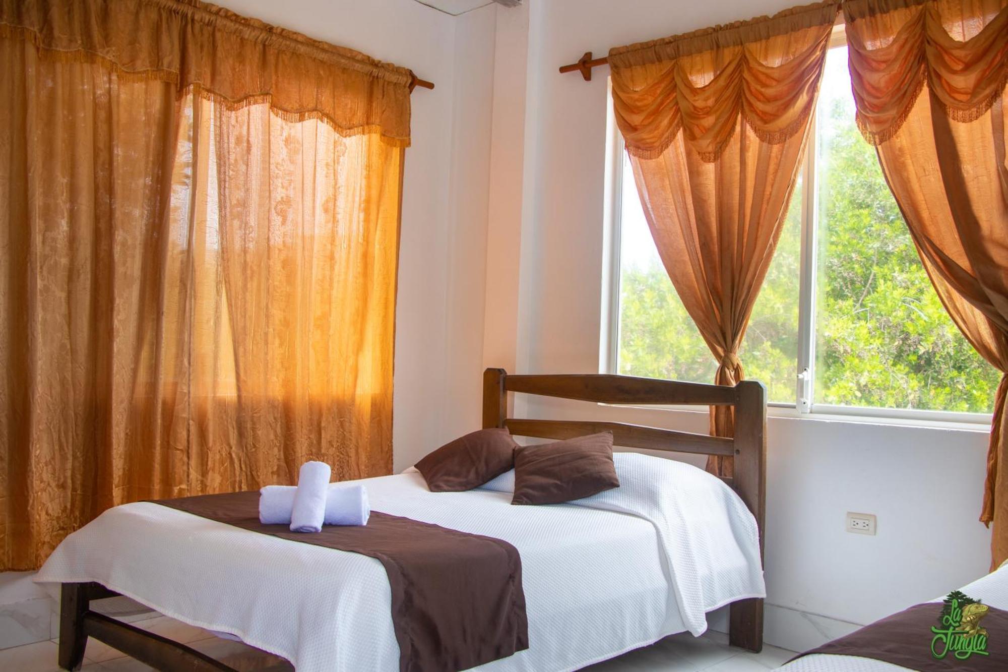 Hotel La Jungla Puerto Villamil Buitenkant foto